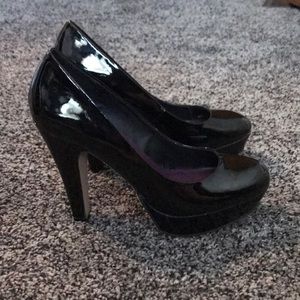 Black patent leather pumps